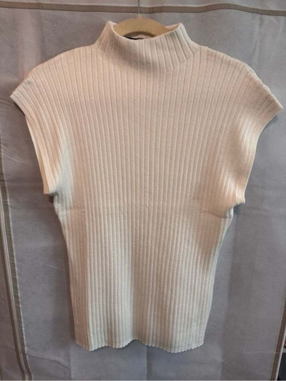 Cable & Gauge Ribbed Mock Neck Top in Light Cream Large